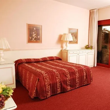 Aparthotel Adagio Vatican 4*